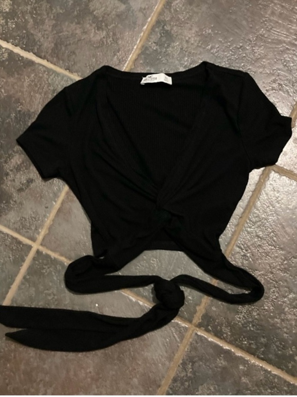 Hollister Short-Sleeve Crop Top Wrap Around Tie Front Detail. Women’s Size XS